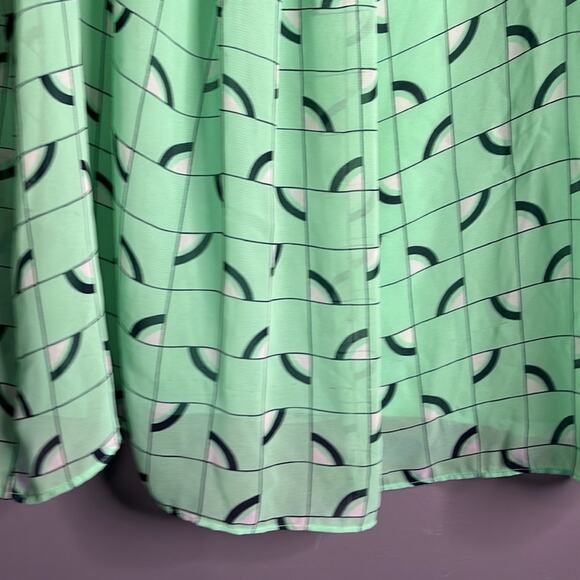 NY&Co Green Geometric Print Flowy Lined Tank Top Size Small - Picture 3 of 7